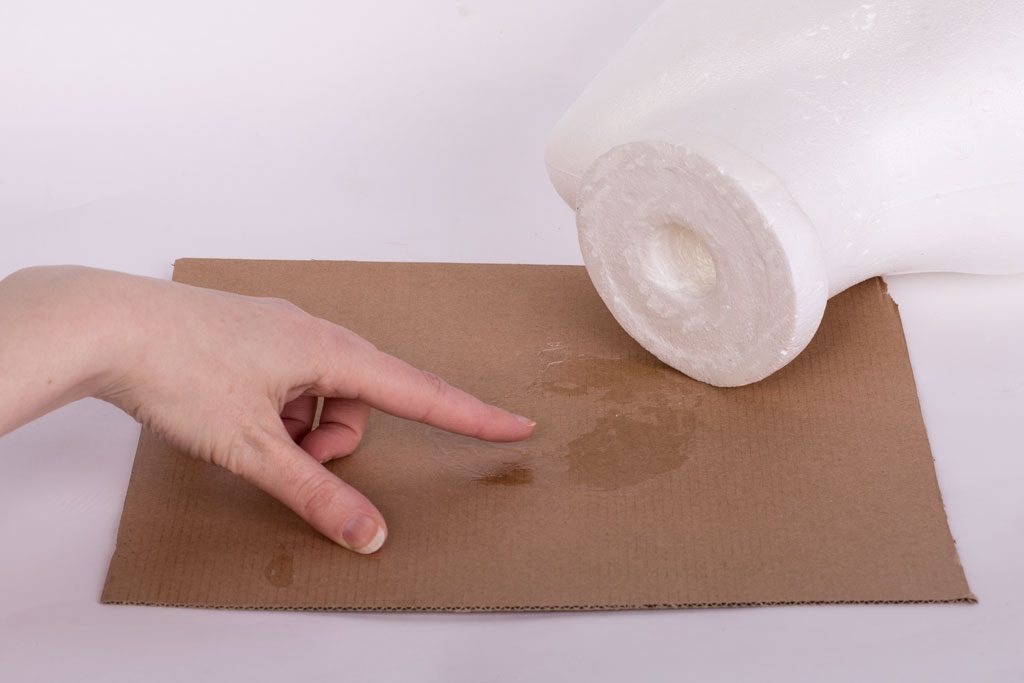 test glue with finger