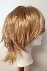 short-layered-wig