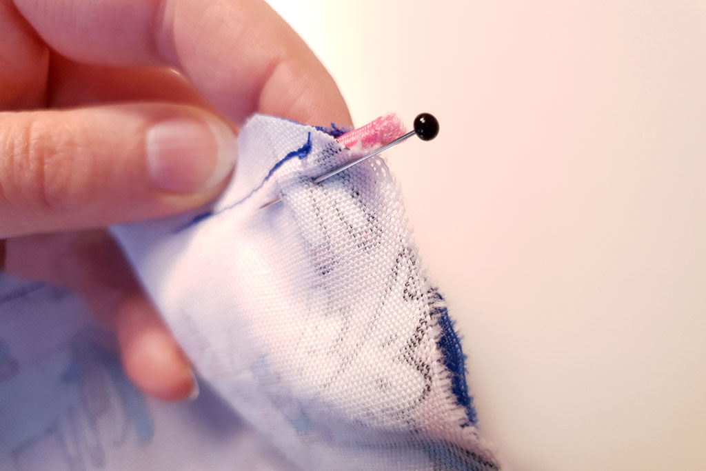 mask elastic pinned