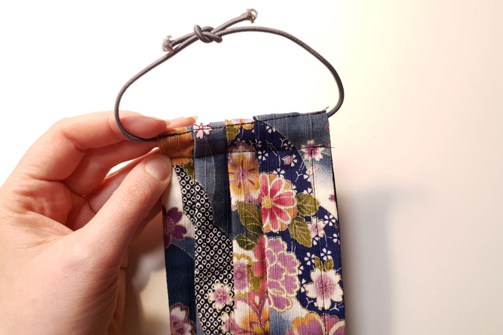 elastic with knot