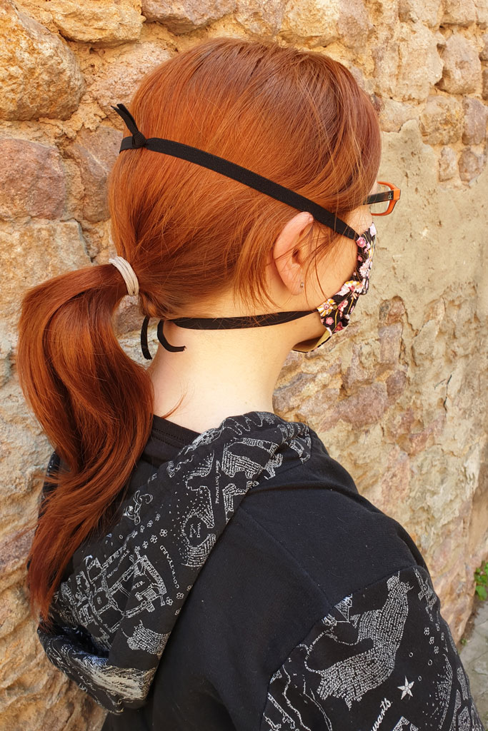 mask with head straps