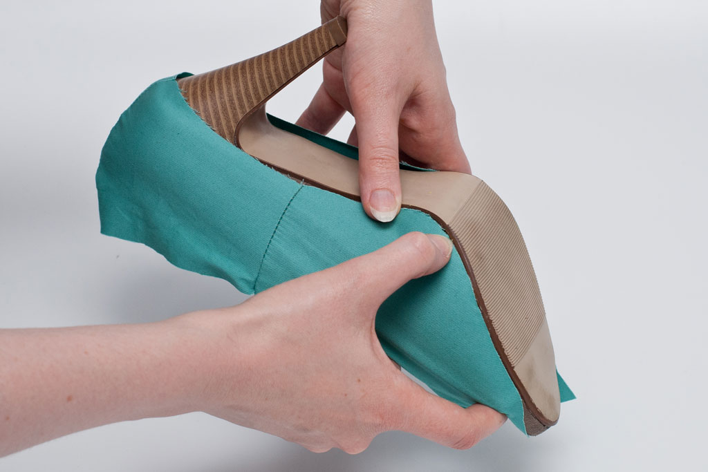 attach shoe cover