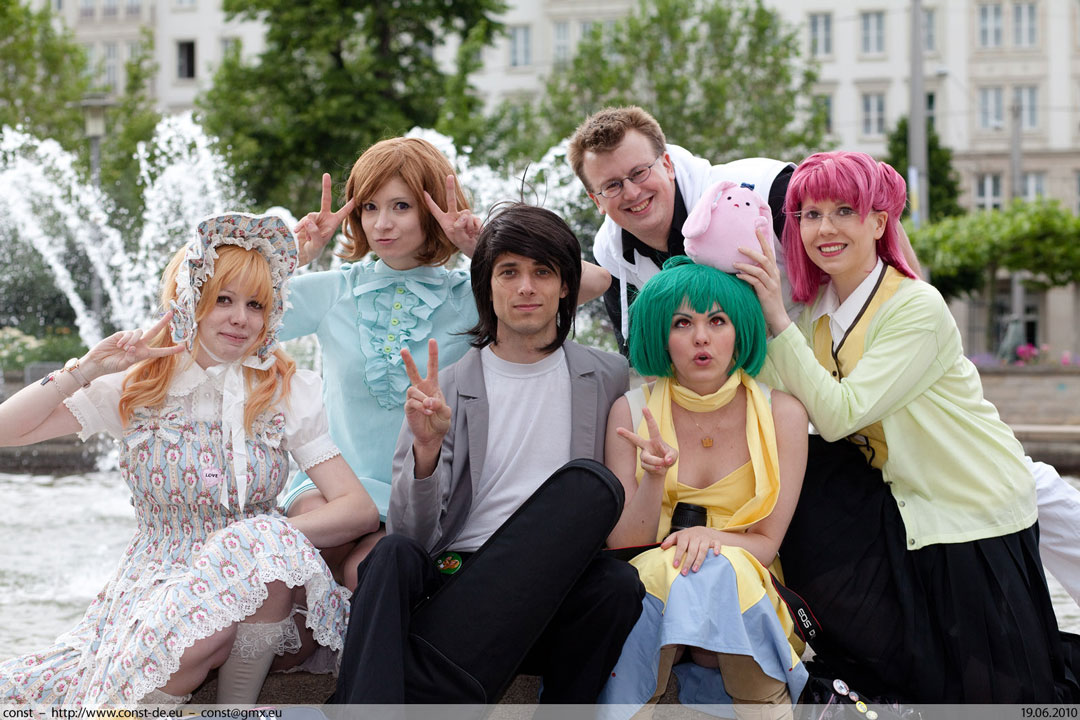 cosplayers holding up fingers for peace signs
